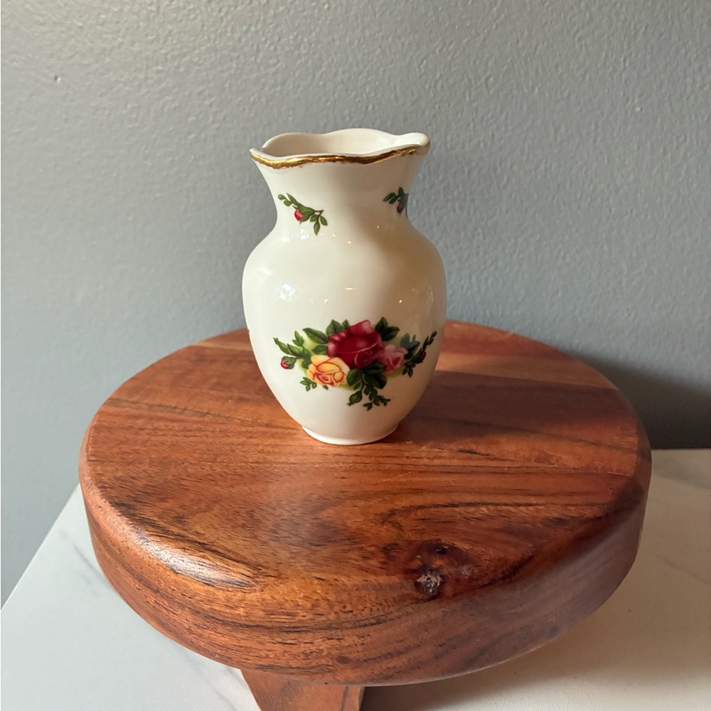 Vintage Royal Albert Old Country Roses Mini Vase Fine Bone China Romantic